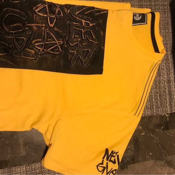 Like new/ never give up yellow tshirt - Picture 2 of 4